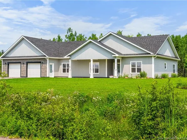 9 Flynn St, Coverdale, NB E1J 0H5