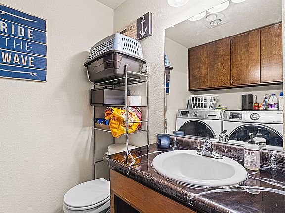3rd image of 1022 SE Camelot Dr