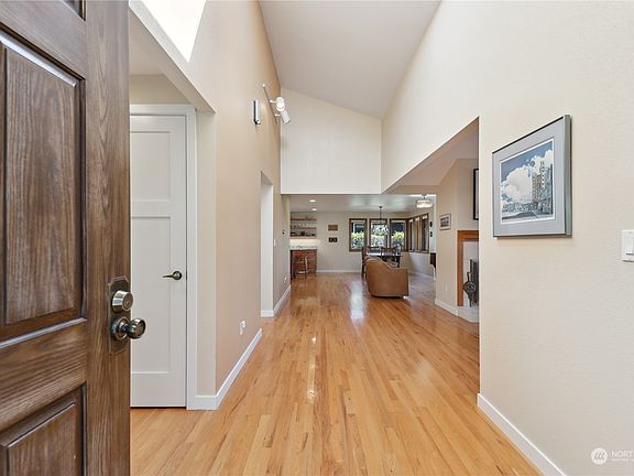 4th image of 1807 N Hawthorne Drive