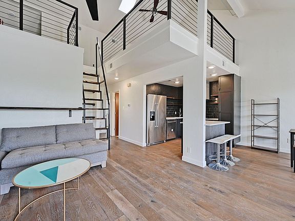 5th image of 1610 Waterston Ave APT 9