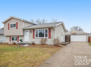 2477 Dewberry Dr NE, Grand Rapids, MI 49505