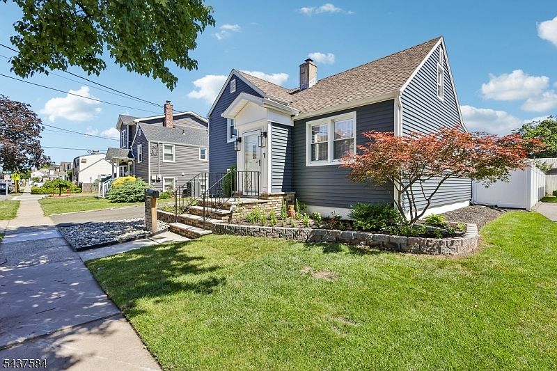 1st image of 433 Fern Ave