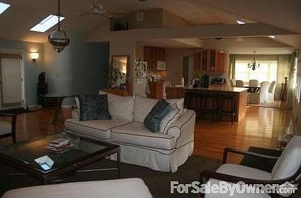 2nd image of 11 E Seacrest Ave