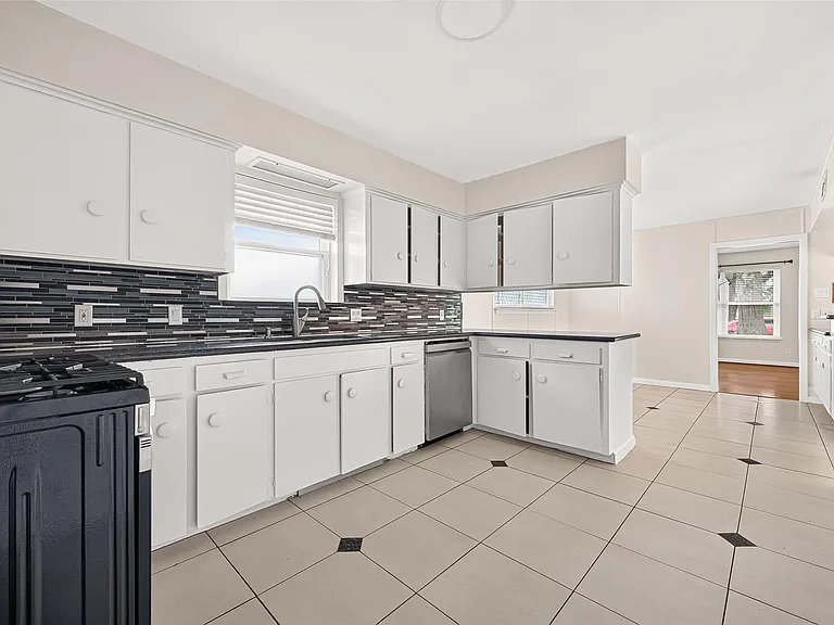4002 Mischire Dr — Photo 23