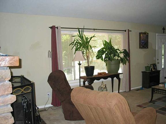 4th image of 4 Arnold Ln