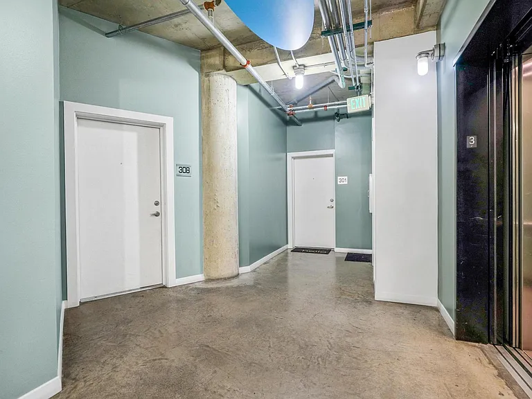 1001 Belleview St #308 — Photo 4