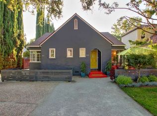 2611 Land Park Dr, Sacramento, CA 95818