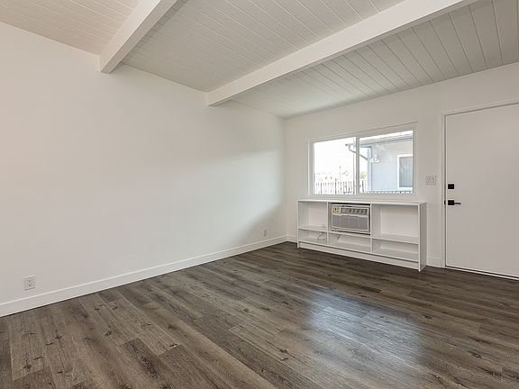 4th image of 2223 Myrtle Ave APT 4