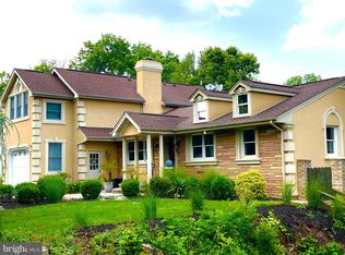 40 Wayside Ln, Lawrence Township, NJ 08648