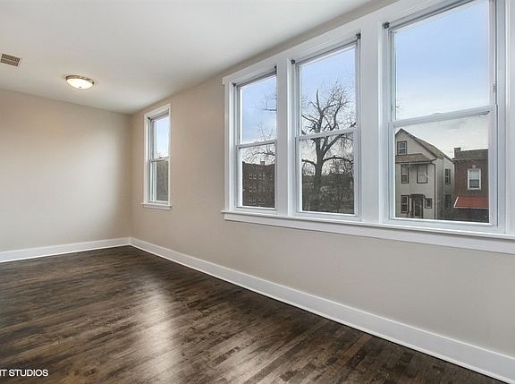 3rd image of 3431 W Dickens Ave