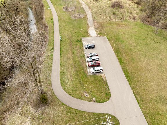 5th image of 825 Harding Way W