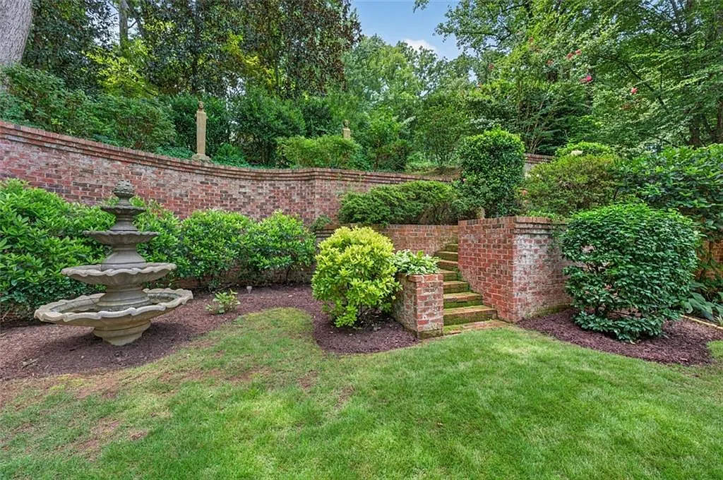 5 bed, 6.5 bath, 5774 sqft, $20,000 — Photo 4