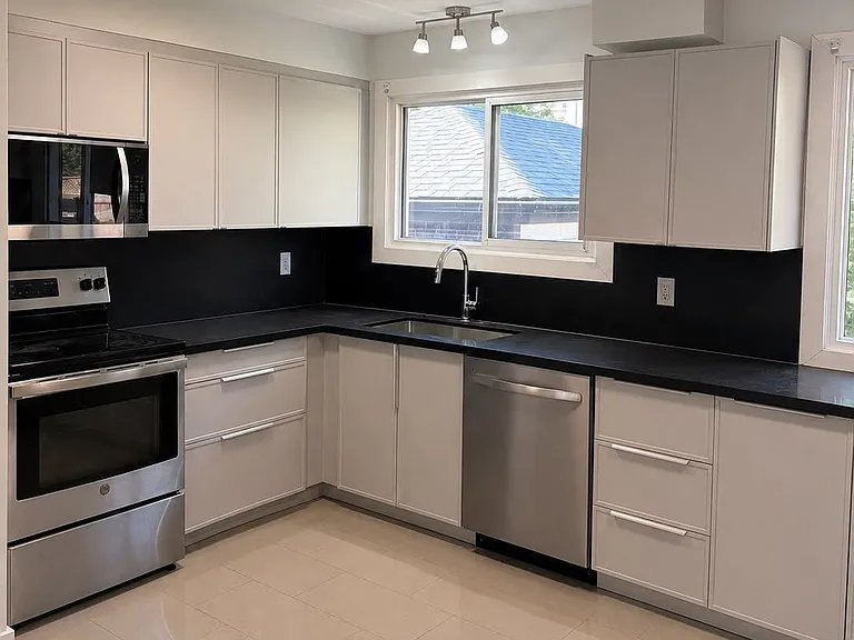 9 Fieldway Dr #UPPER — Photo 2