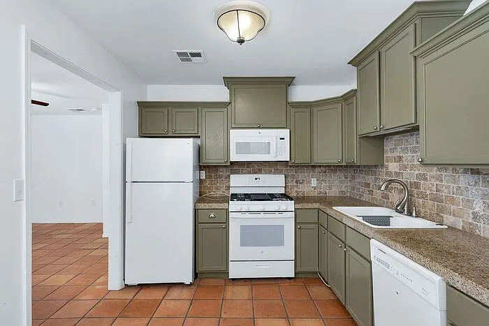1209 E Meadowbrook Ave — Photo 10