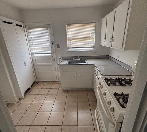 3rd image of 802 W Dean Ave