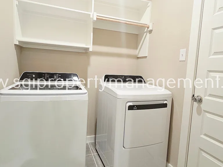 913 London Town Ln — Photo 6