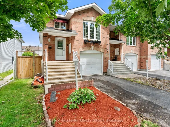 70 Whalings Cir, Ottawa, ON K2S 1S4
