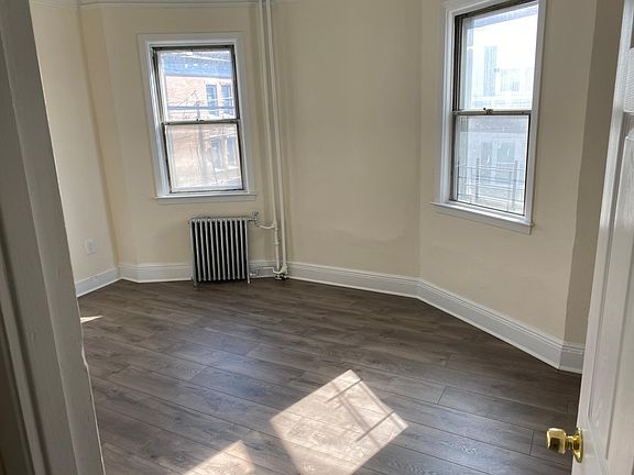 3rd image of 16 Mount Carmel Pl #2