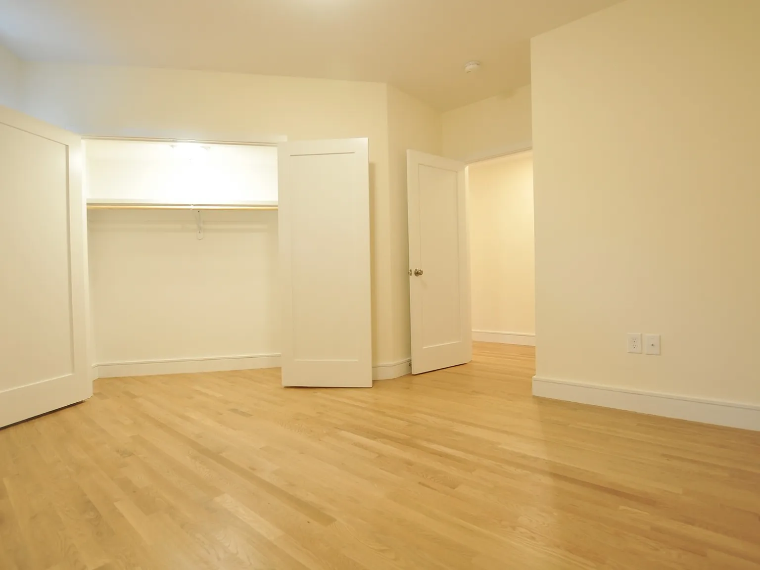3 bed, 9999 sqft, $6,000 — Photo 3