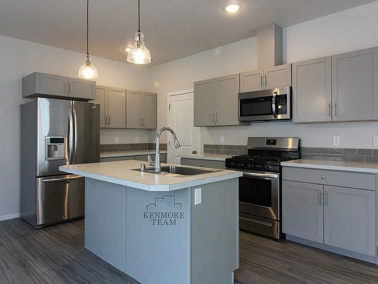 5613 Remington Dr — Photo 2