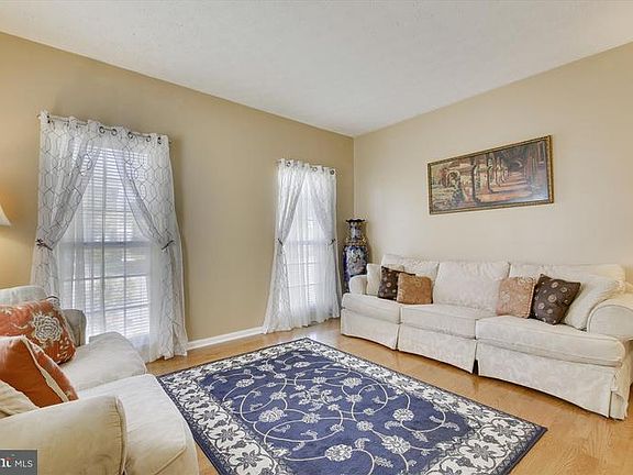 3rd image of 142 Leeds Creek Cir