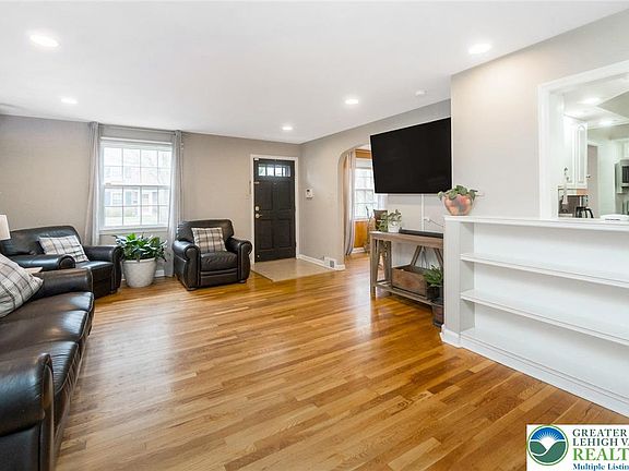 5th image of 2415 W Tremont St