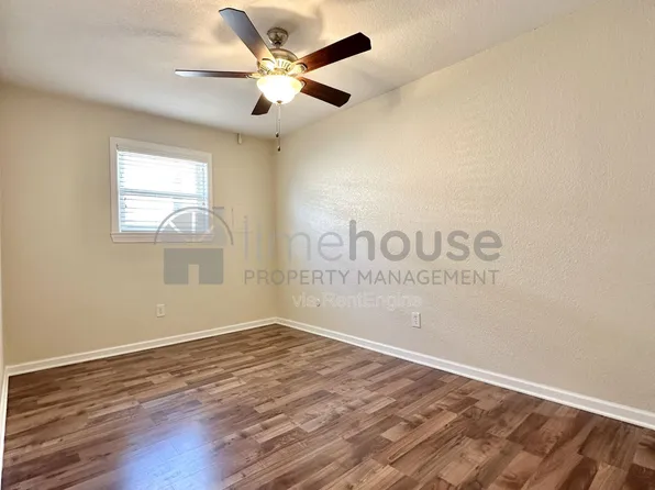 909 Leisure Sq APT 201, Virginia Beach, VA 23451