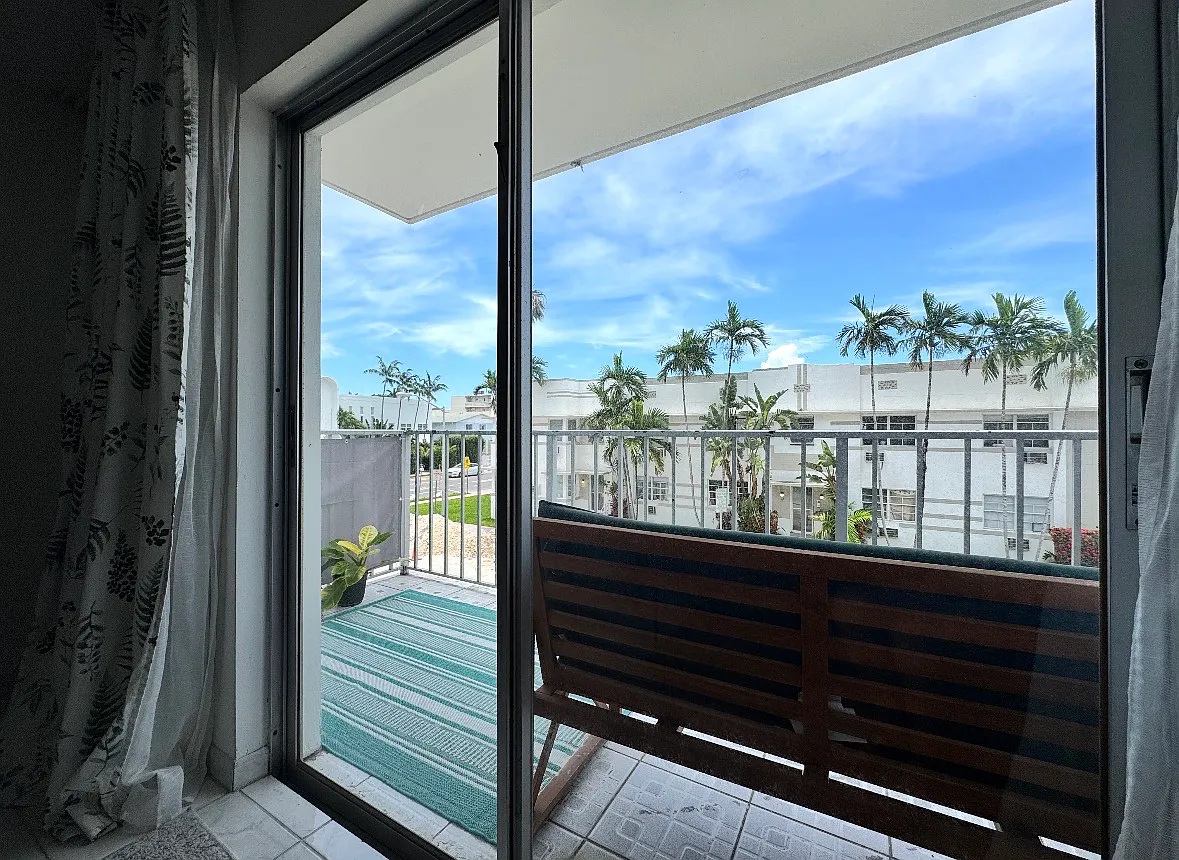 1 bed, 1.5 bath, 735 sqft, $2,495 — Photo 2