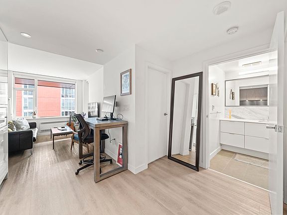 5th image of 209 E 7th Ave #710