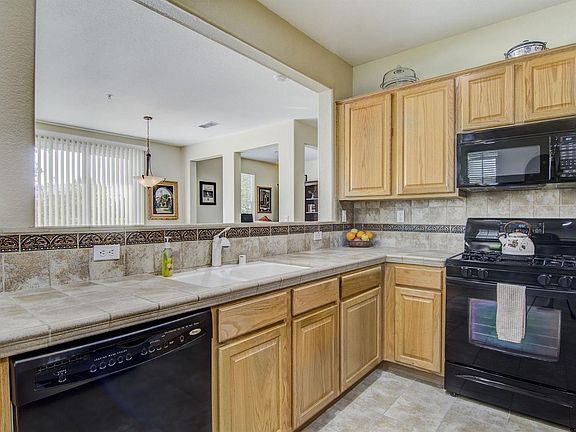 4th image of 4102 Esplanade Cir