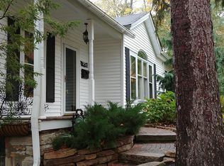 276 High St, Chagrin Falls, OH 44022