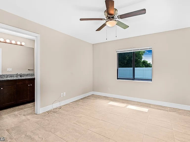 3509 SW Santa Barbara Pl — Photo 12