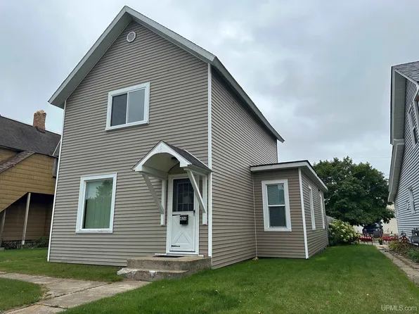426 S 12th St, Escanaba, MI 49829