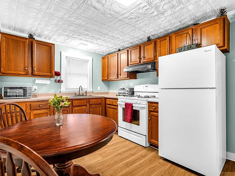 140 Elm St #102 — Photo 23