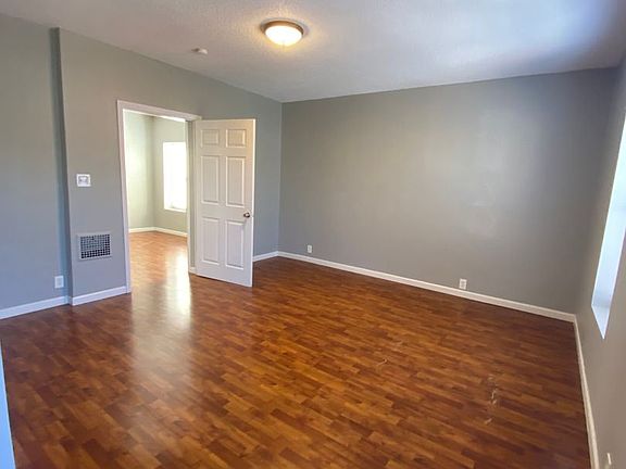 4th image of 2806-08 Iowa Ave #2808-2F