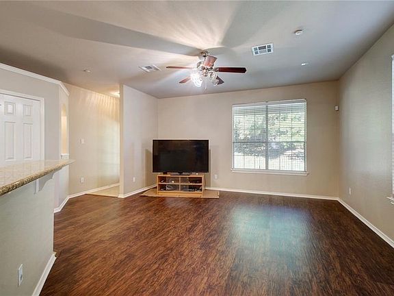 4th image of 1310 W Parmer Ln 24B