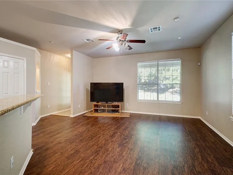 1310 W Parmer Ln #24B — Photo 4