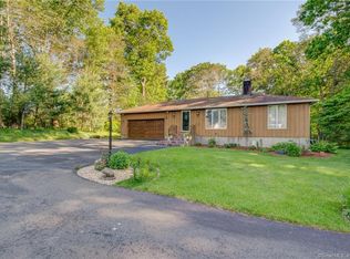 18 Edgewood St, Cromwell, CT 06416