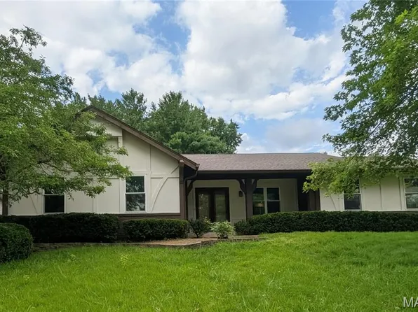 2706 Sundowner Dr, Saint Charles, MO 63303