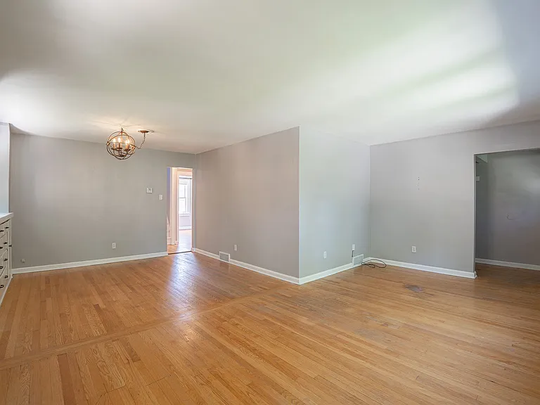 523 E Henry Clay St — Photo 5
