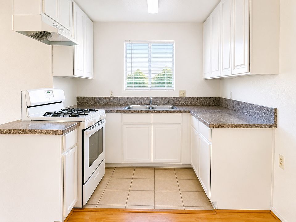 1st image of 1305 E Carlton Dr #7