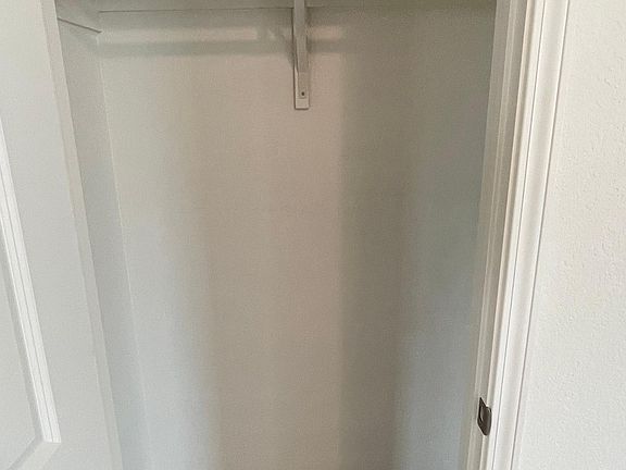 3rd image of 1604 Ashington Cir
