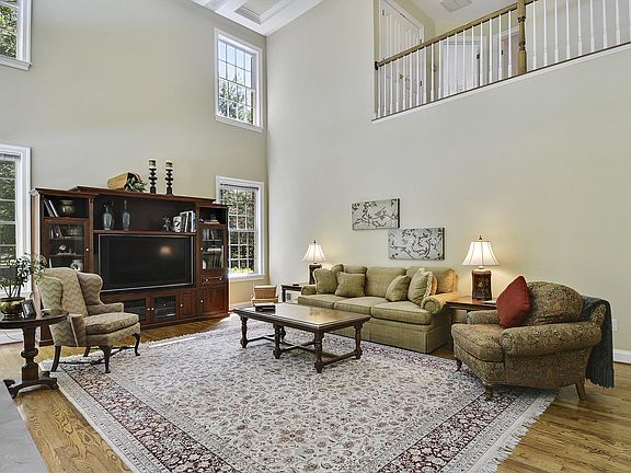 4th image of 262 Golden Woods Ct