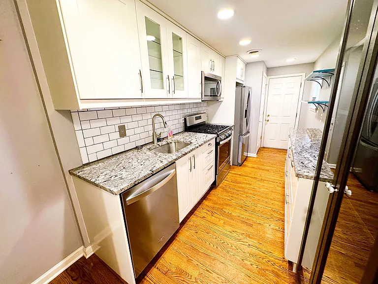 2503 Eastern Ave — Photo 9