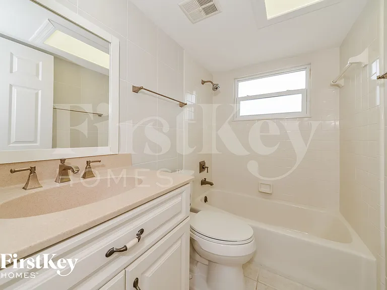 560 Donora St — Photo 13