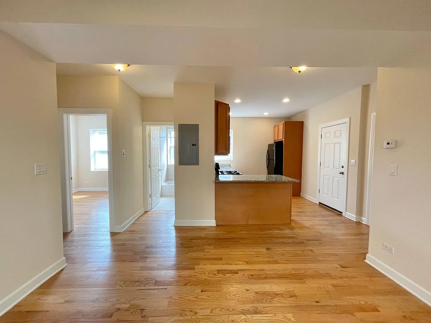 2 bed, 950 sqft, $2,246 — Photo 1