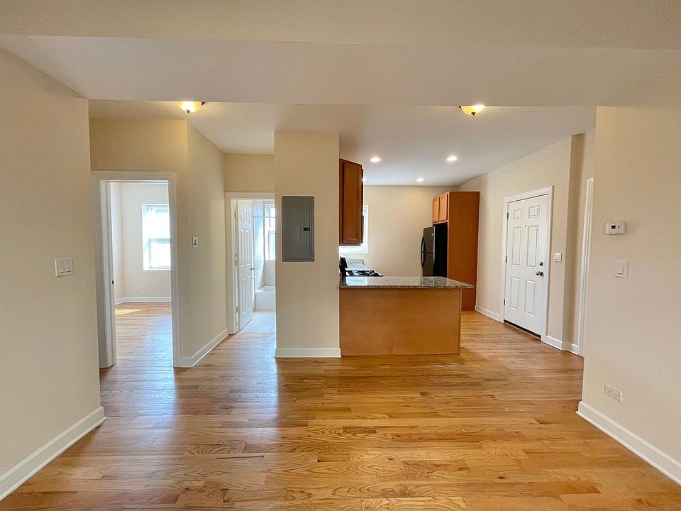1st image of 4535 N Christiana Ave #1N