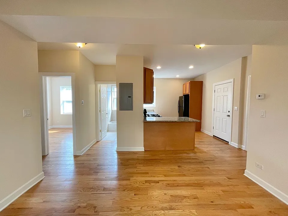 4527 N Christiana Ave #1