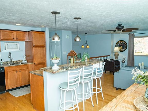 4th image of 2206 Manton Dr