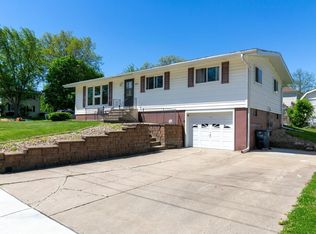 413 Lincoln St, Parkersburg, IA 50665